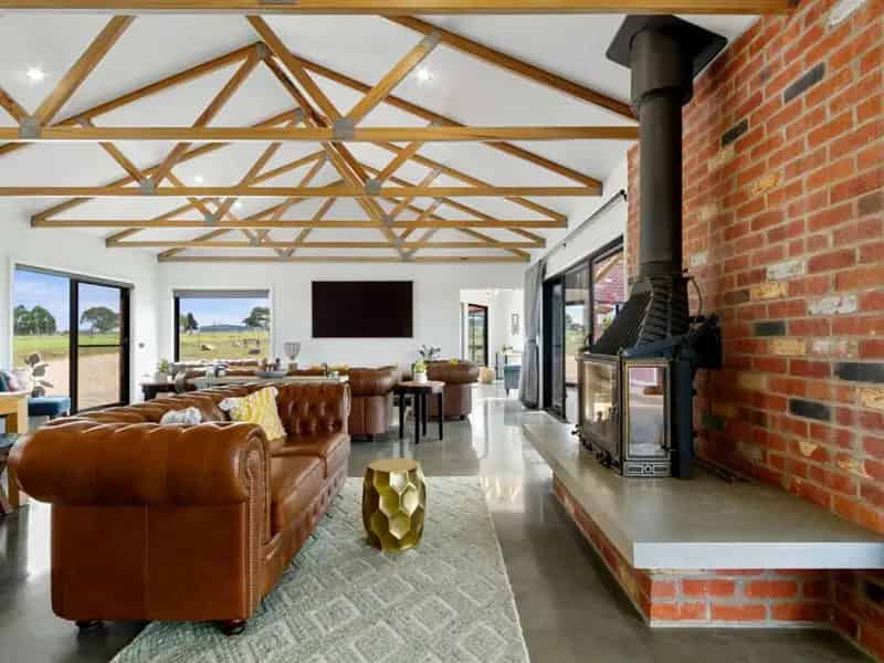 Rent Rustic Country Homestead Near Bairnsdale with Pool and Spa