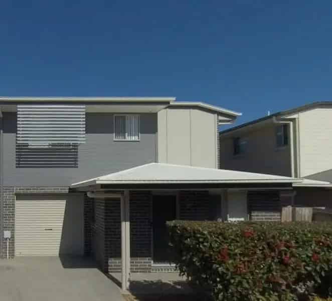 MODERN TOWNHOUSE WITH TENANT IN PLACE UNTIL 2026