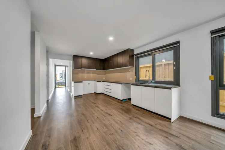 Modern Low Maintenance Home in Selandra Rise Near Schools and Shops