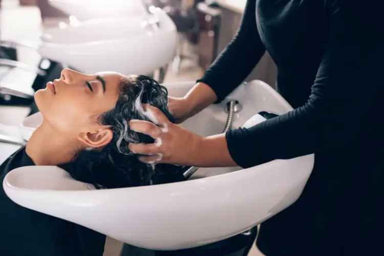 23289 PROFITABLE HAIR SALON / BARBER - $100,000 OF VENDOR FINANCE AVAILABLE