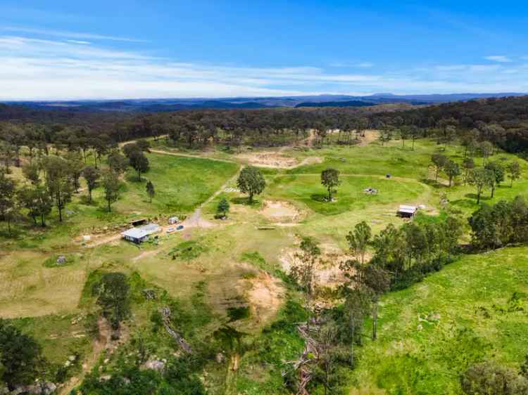 169 Acre getaway in the picturesque Howes Valley