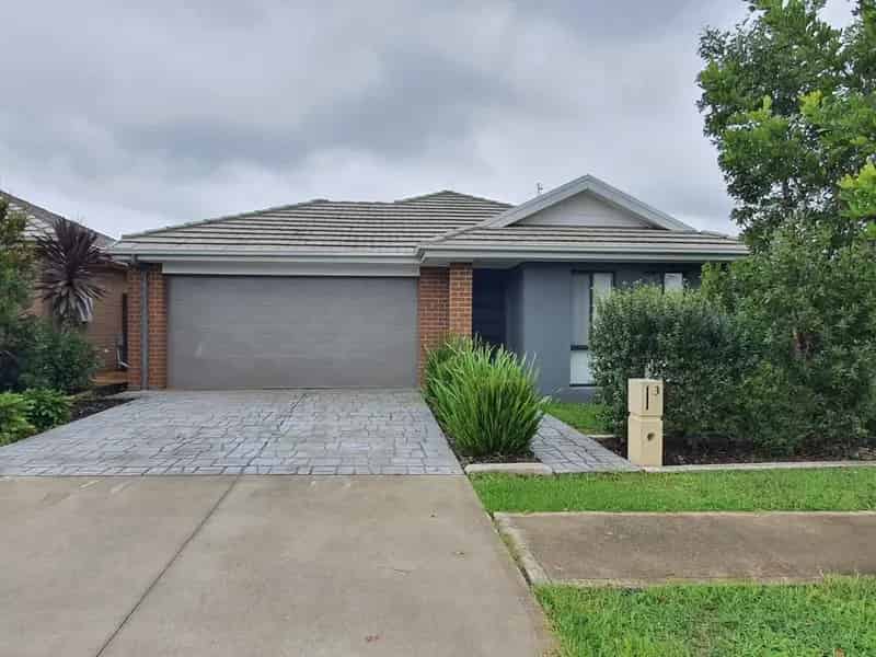 Real Estate For Lease - 3 Whitfield Street - Gledswood Hills , NSW