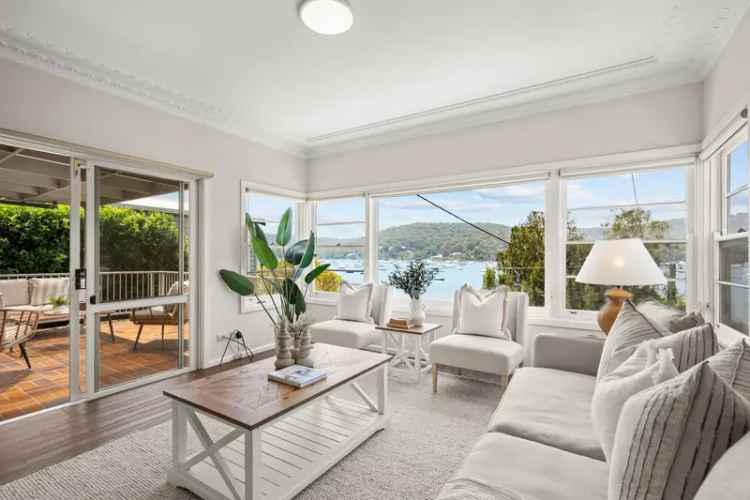 'The Bay Cottage' - a charming coastal retreat on Hardys Bay waterfront