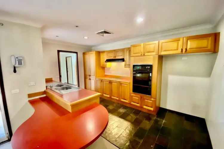 3 Bedroom Brick Home Sydney Air Conditioning Modern Kitchen Granny Flat