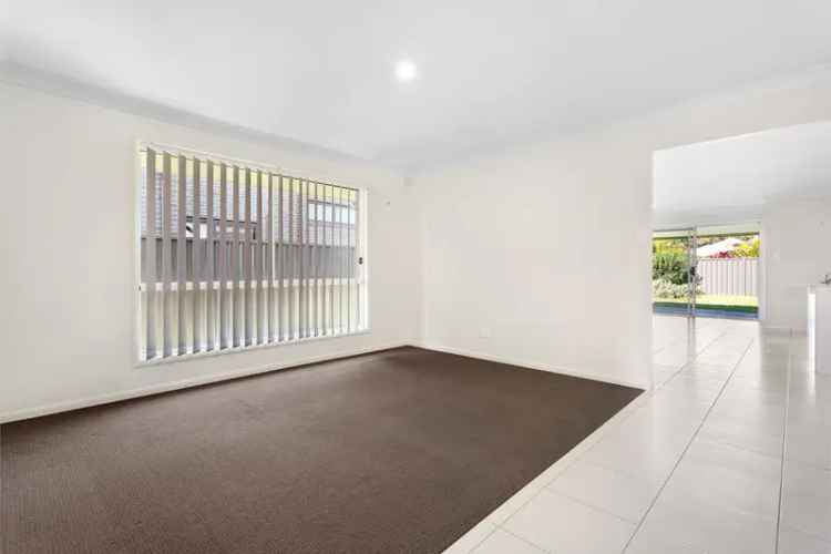 Family Home For Lease Fern Bay NSW 4 Beds Ducted AC Solar Panels