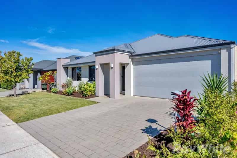 Modern Family Living Close to Swan Valley.