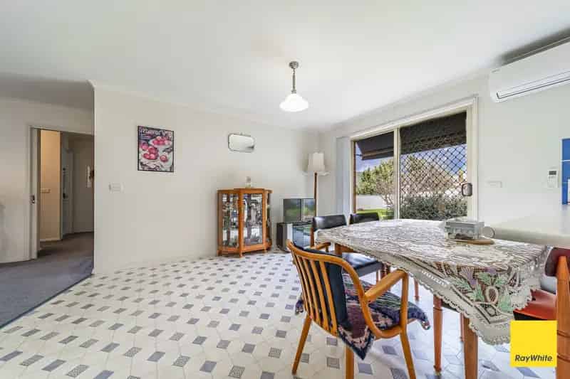 Cozy home in Great Location!