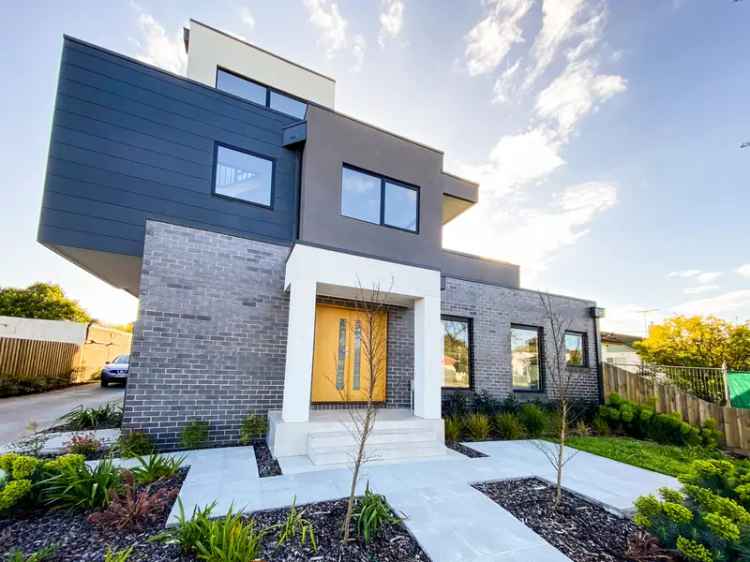 Three Bedroom Duplex For Rent in Melbourne with Modern Features