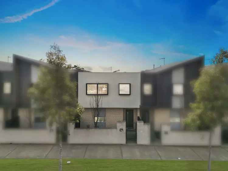 MODERN TOWNHOUSE IN THE HEART OF CENTRAL PAKENHAM