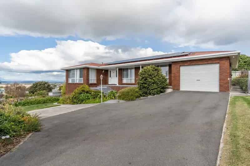 House for Sale in Bridport with Exceptional Views and Charm