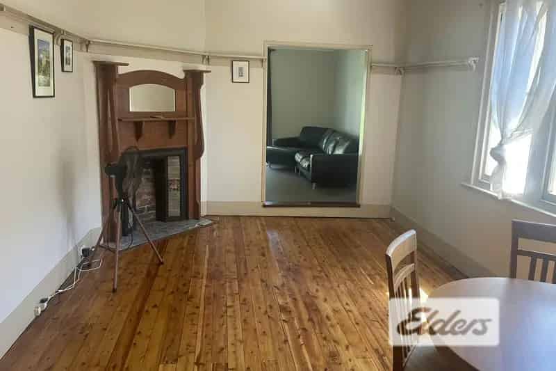 4 rooms house of 445 m² in Newcastle