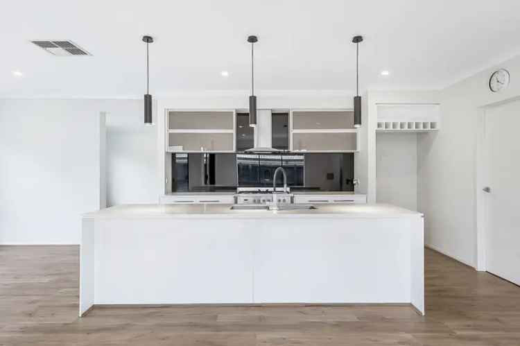 GRAND LIVING IN GRANDVUE !