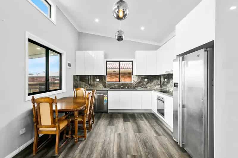 Real Estate For Lease - 6A Canberra Road - Lake Heights , NSW