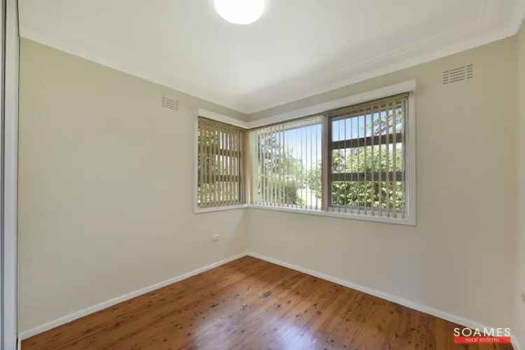 4 Room 330m2 House Sydney