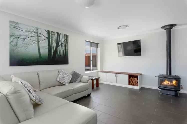 Rent 4 Bedroom House in Kingston with Pool and Theatre Room