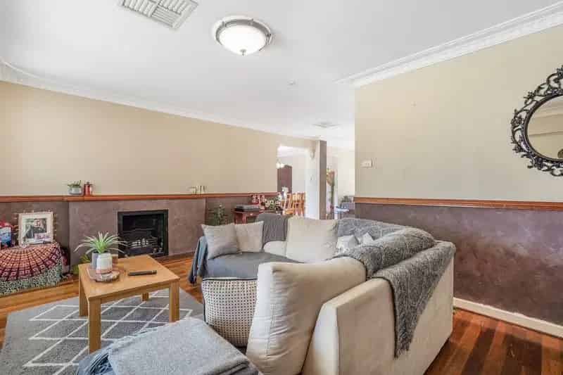 For Sale Spacious House with 3 Bedrooms in Rockingham