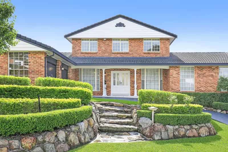 Real Estate For Sale - 26 Deenyi Close - Cordeaux Heights , NSW