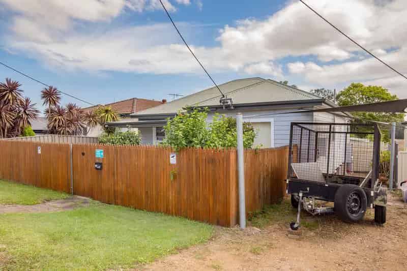 Buy Property with Cottage and Land near Newcastle in Shortland