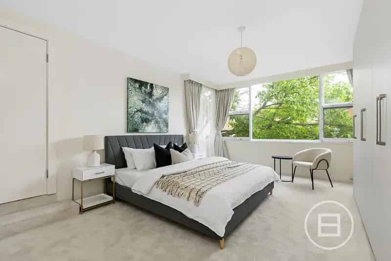 Buy Apartment in Toorak with 3 Bedrooms and Modern Features