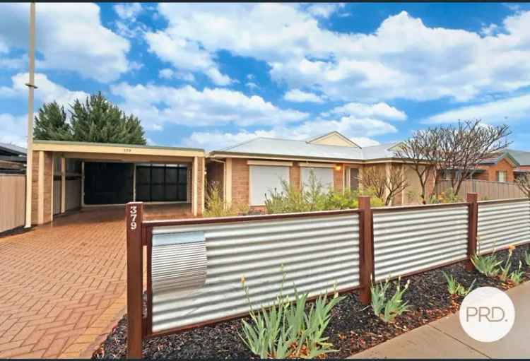 WESTSIDE LIVING WITH POOL, SHED & BUNGALOW