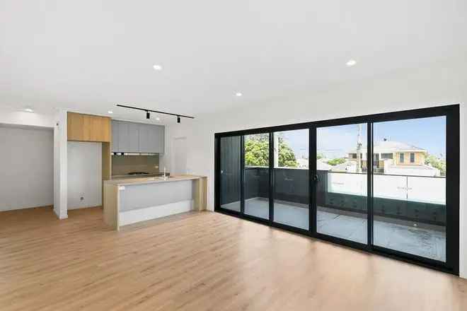 Family Home in Altona North Haven Estate Near Beaches and CBD