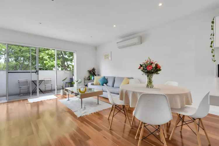 Impeccable Fitzroy North location, spacious townhouse living