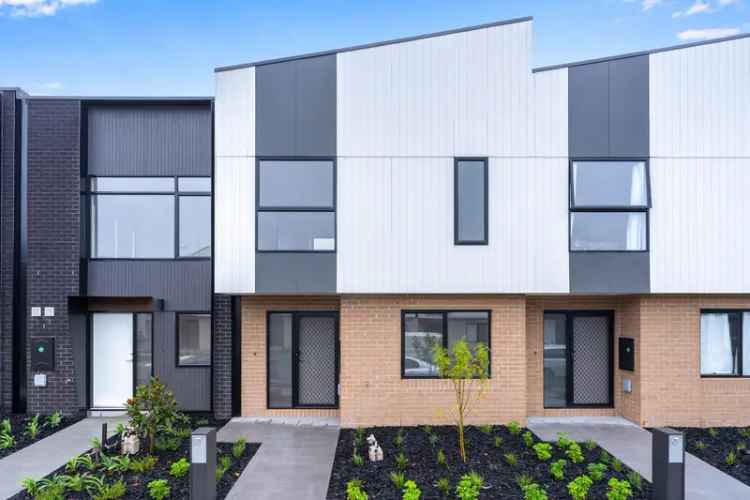 Near New 4 Bedroom Townhouse with Solar Panels - Altona North