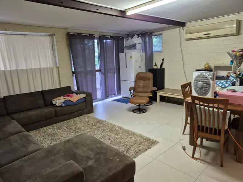 ENTRY LEVEL HOME- FANTASTIC OPPOURTUNITY - SUN VALLEY
