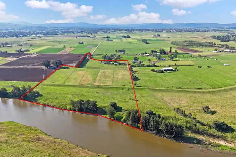 Buy rural property with river frontage and extensive features in Hunter Valley