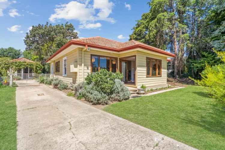 Ainslie Heritage Cottage Spacious Block Modern Updates