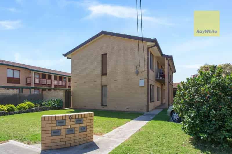 Ground Floor Unit in Brooklyn Park!