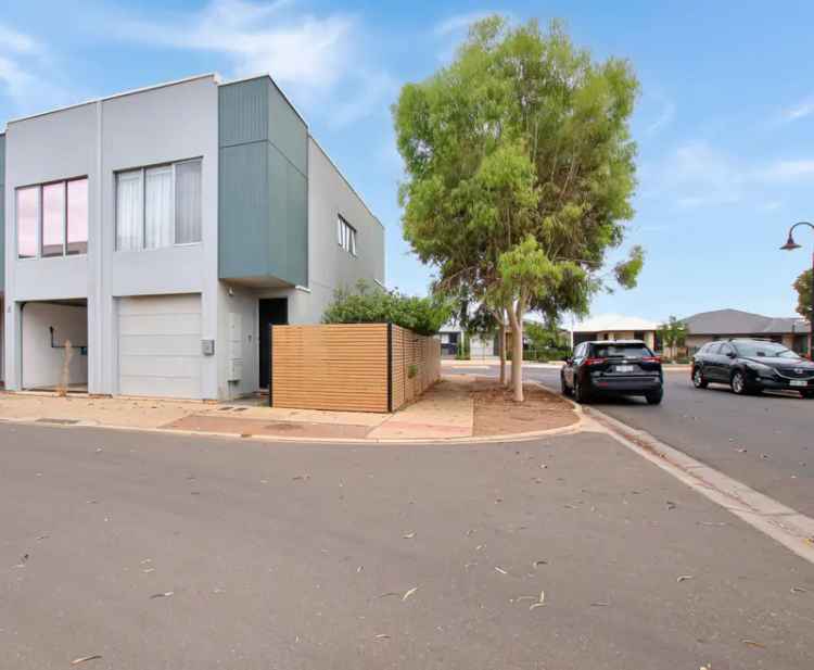 Modern Two Storey Townhouse in Thriving Community