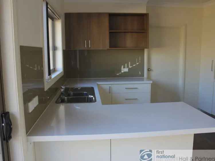 3 Bedroom House Near Bicentennial Park - 6 Month Lease