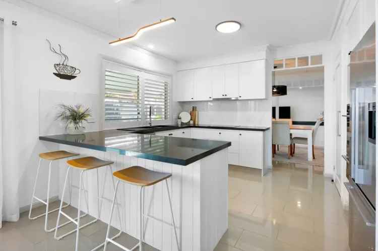 Family Retreat Burleigh Waters 4 Bed 2 Bath Pool Close Beach