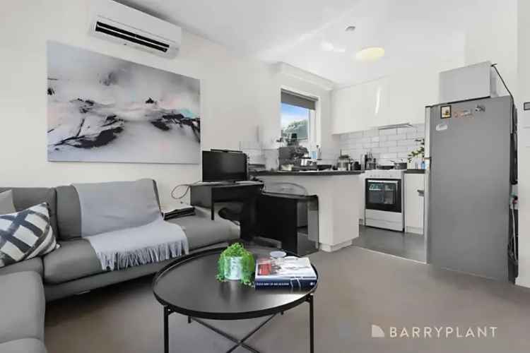 Buy apartment in St Kilda East with private access and modern amenities