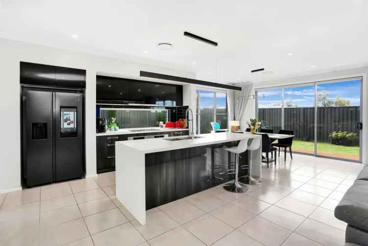 Stunning Family Home in North Kellyville - 19 Marketsfield Avenue