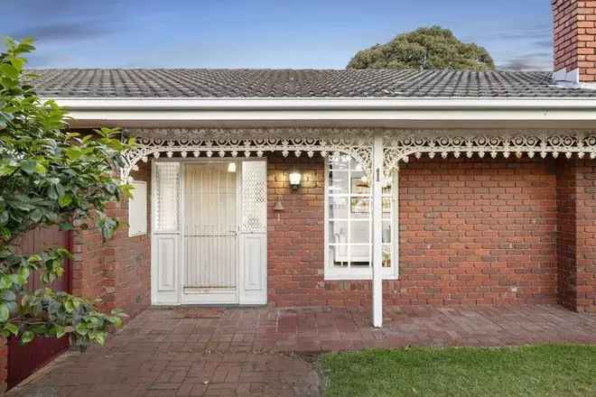 Spacious Family Home in Leafy Surrounds