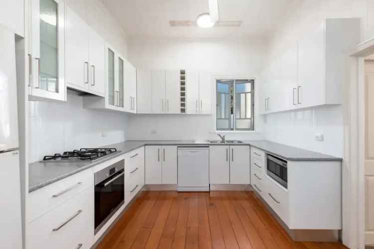 Spacious House Near Brisbane CBD Pet-Friendly 3 Bedrooms