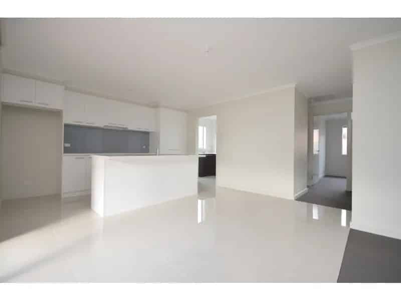 Modern Townhouse In Central Location