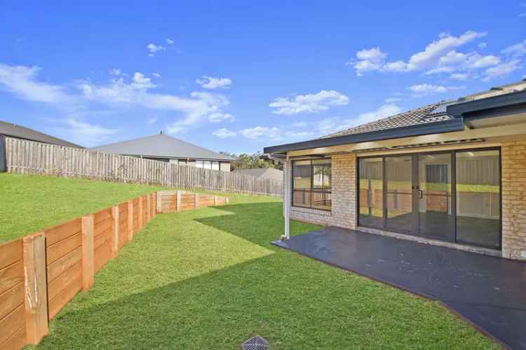 Lease 4 Bedroom House in Port Macquarie with Alfresco Area