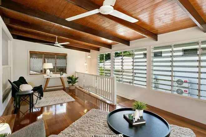 Large Modernised High Set Queenslander Family Oasis