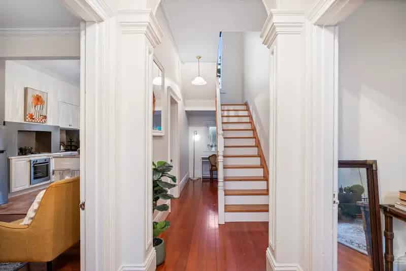 Prime Central Locale - Close to hospitals, CBD, cafes & schools with off-street parking!