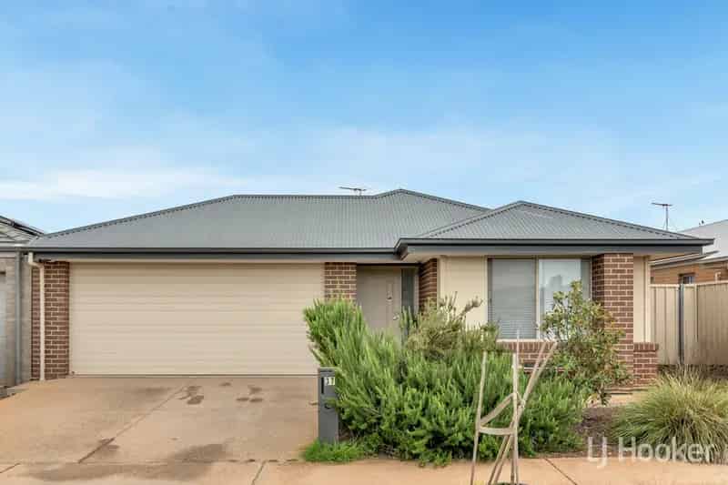 Buy House in Munno Para West with Modern Features and Spacious Living