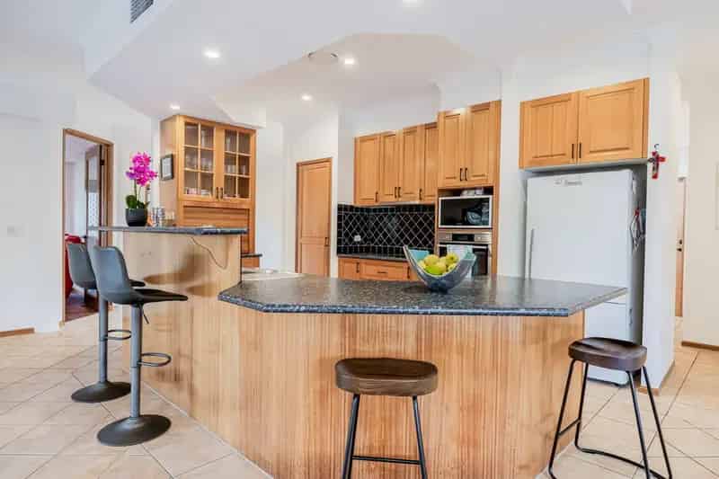 Live Large in Benowa Waters – 6 Bed, 4 Bath Family Home