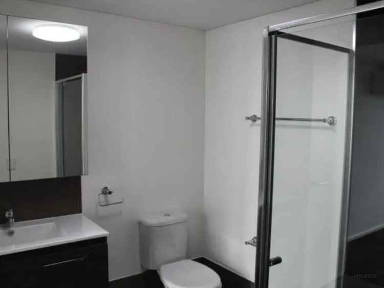 Modern 1 Bedroom Apartment Adelaide City Centre 90m² Pool Gym