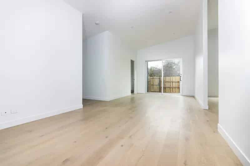 Fantastic Quality Built Single Storey Villa Townhouse