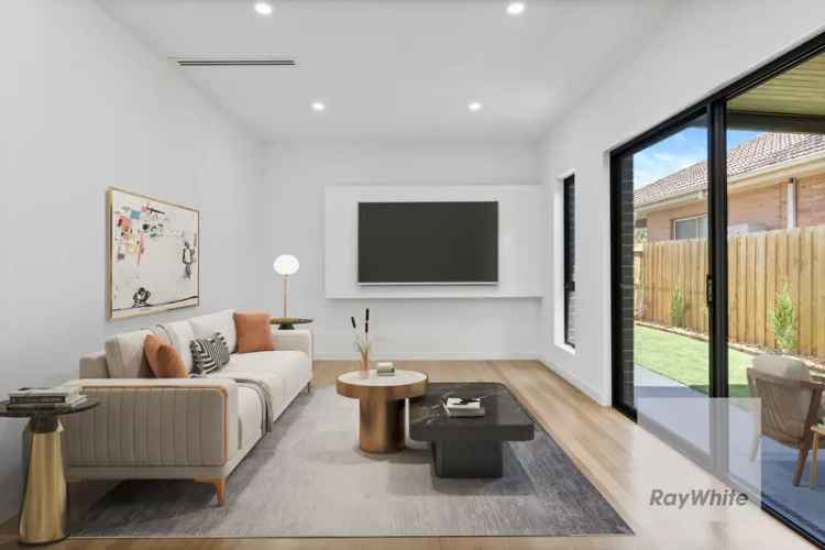 Modern 3-Bedroom Townhouse in Fawkner No Body Corporate