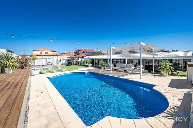 House For Sale - 41 Savona Grove, Mindarie WA 6030