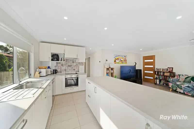 Duplex on One Title - Generating $850 Per Week! Ideal for Investors and Extended Families!