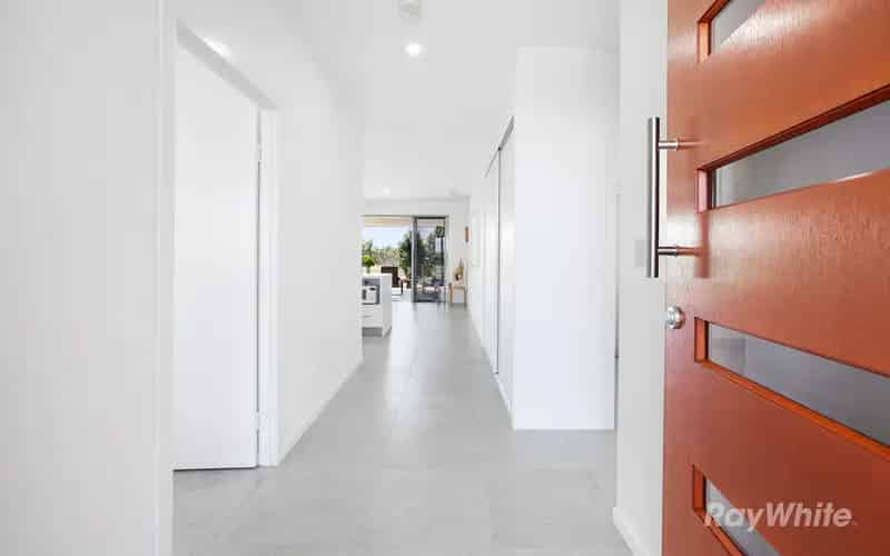 "Coastal Lifestyle Meets Golf Course Luxury at Coral Cove